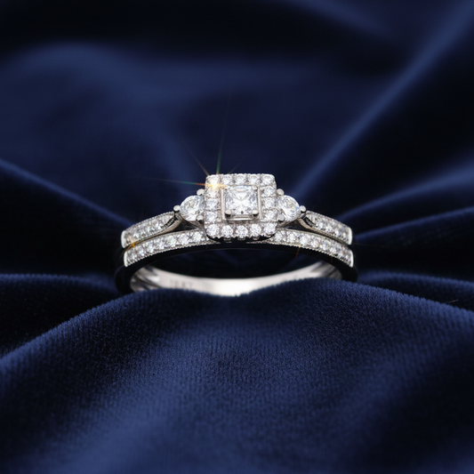 LADIES RING 0.25CT ROUND/PRINCESS DIAMOND 10K WHITE GOLD